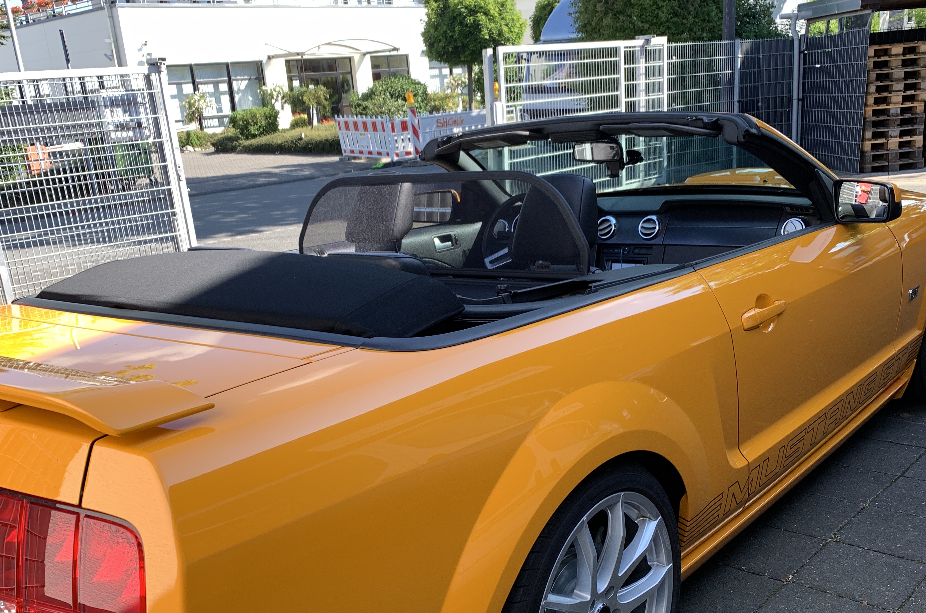 AIRAX Windschott für Ford Mustang V Lightbar Design mit Schnellverschluss