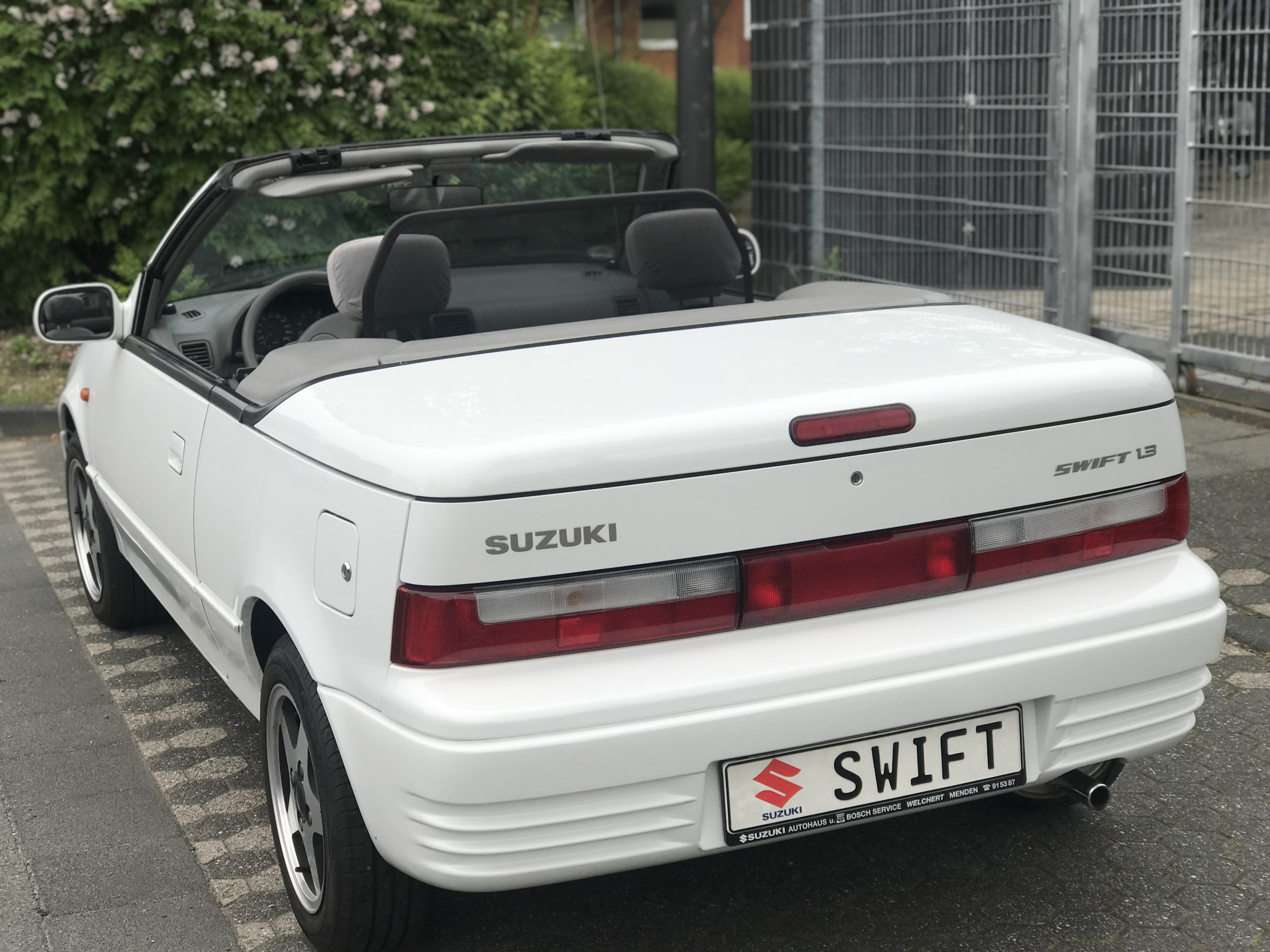 Windschotty nadaje się do Suzuki Swift / Geo Metro