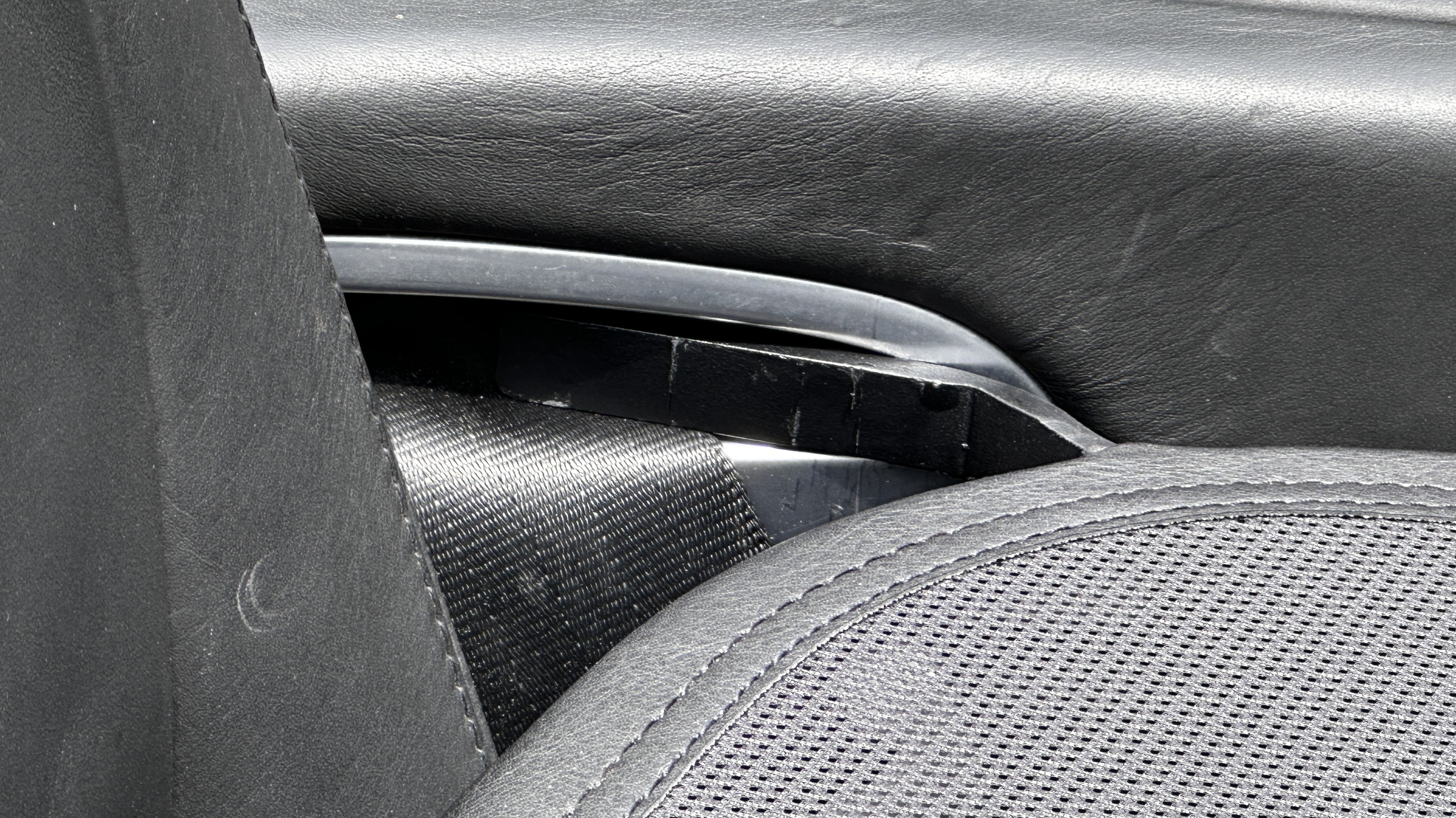 Wind deflector suitable for Bentley Continental GTC Convertible