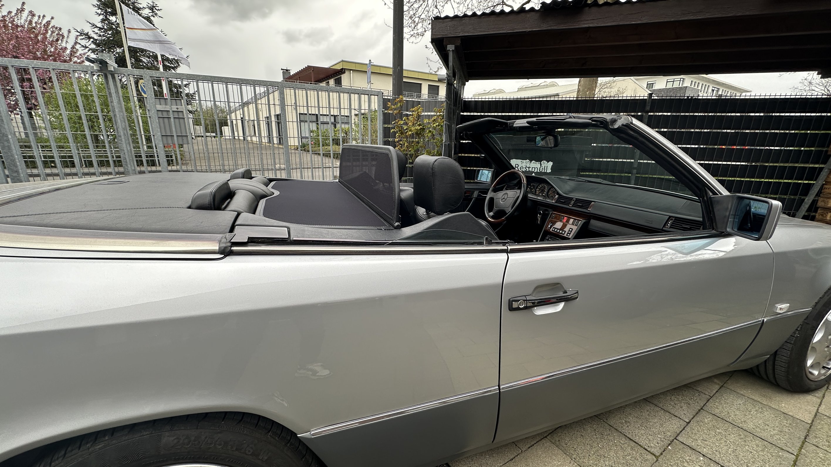 Pare-vent convient à Mercedes Benz E-Klasse A124 Cabrio  