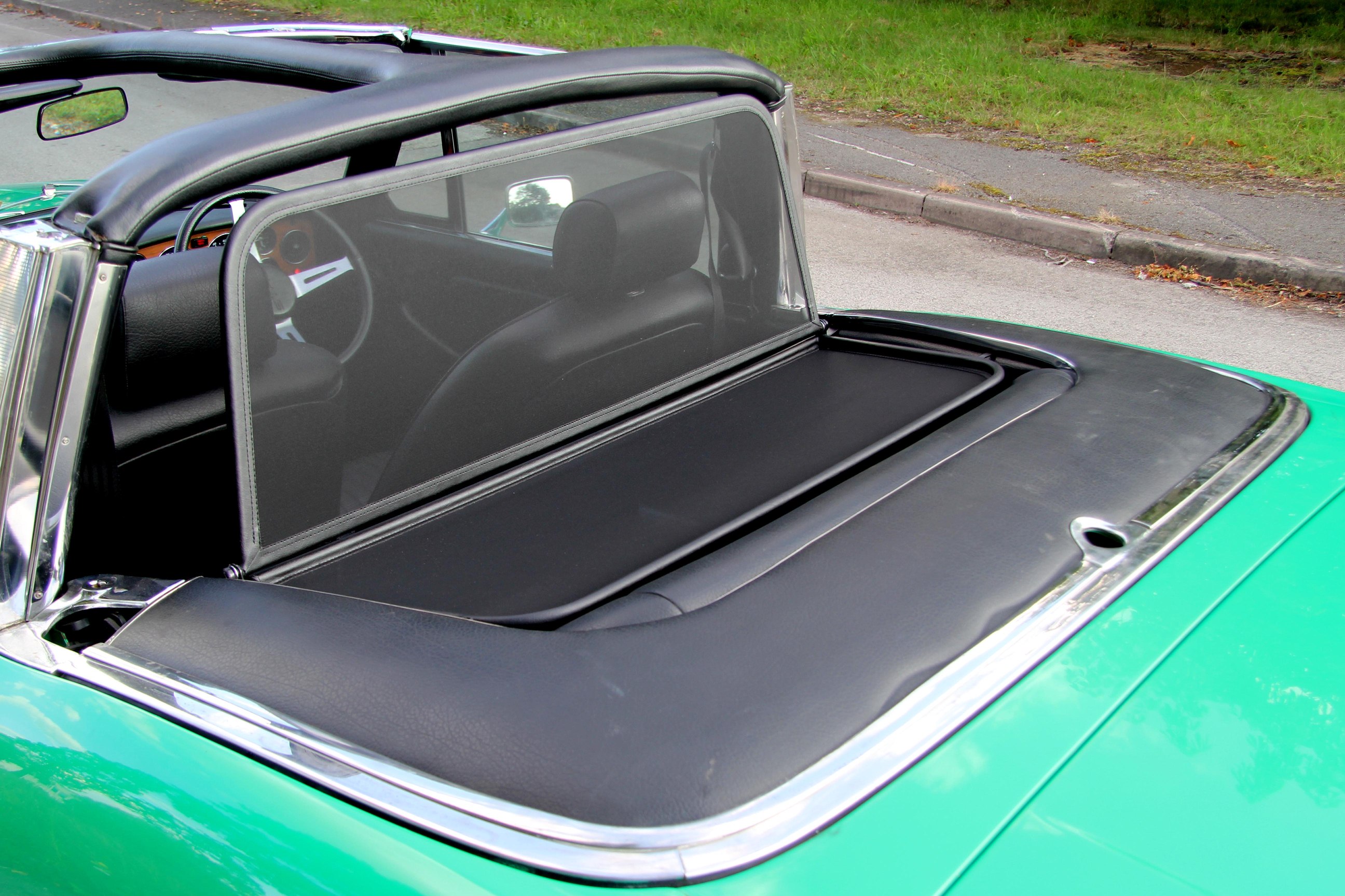 Airax wind deflector suitable for Triumph Stag 