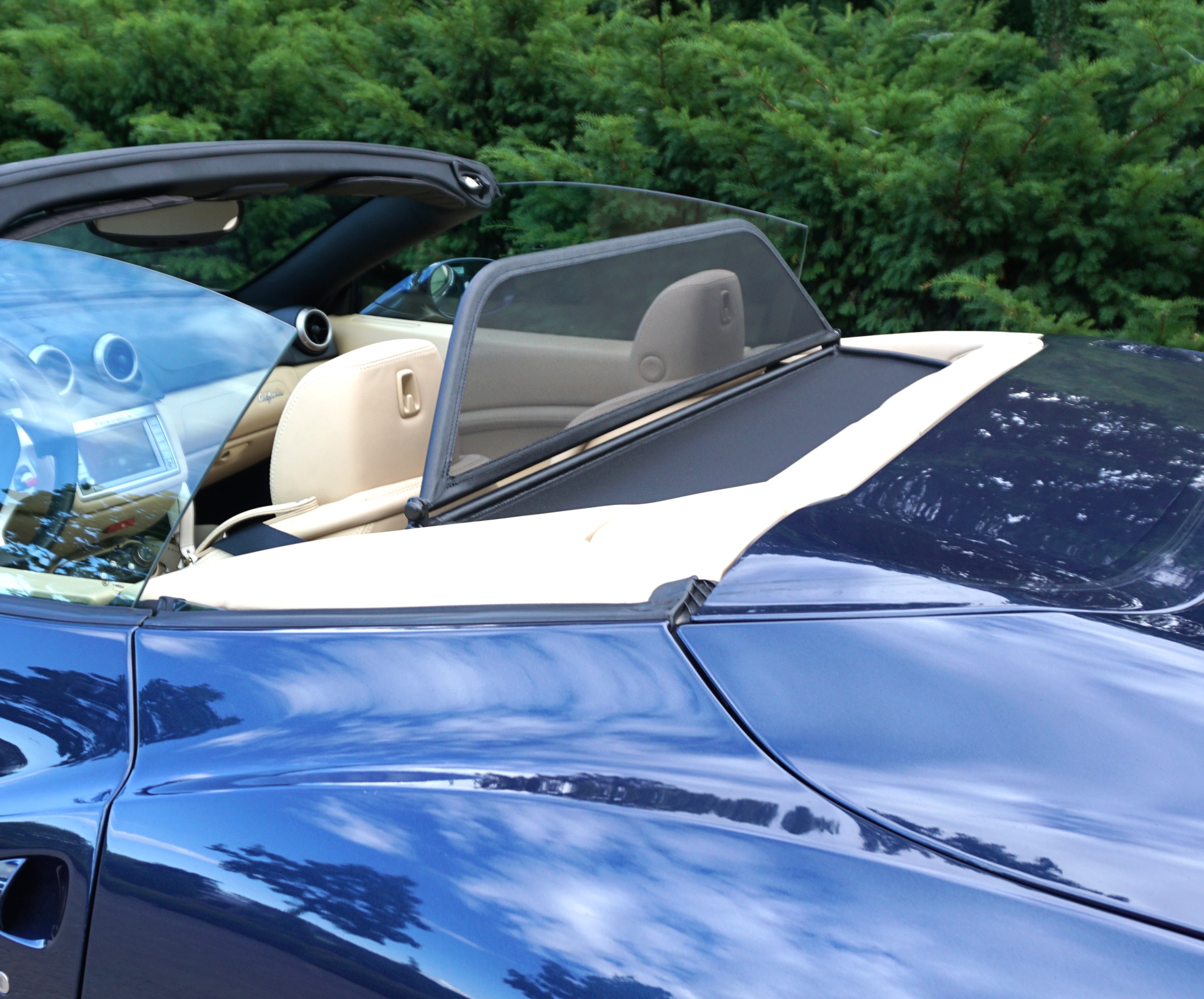 Wind deflector suitable for Ferrari California & California T F149