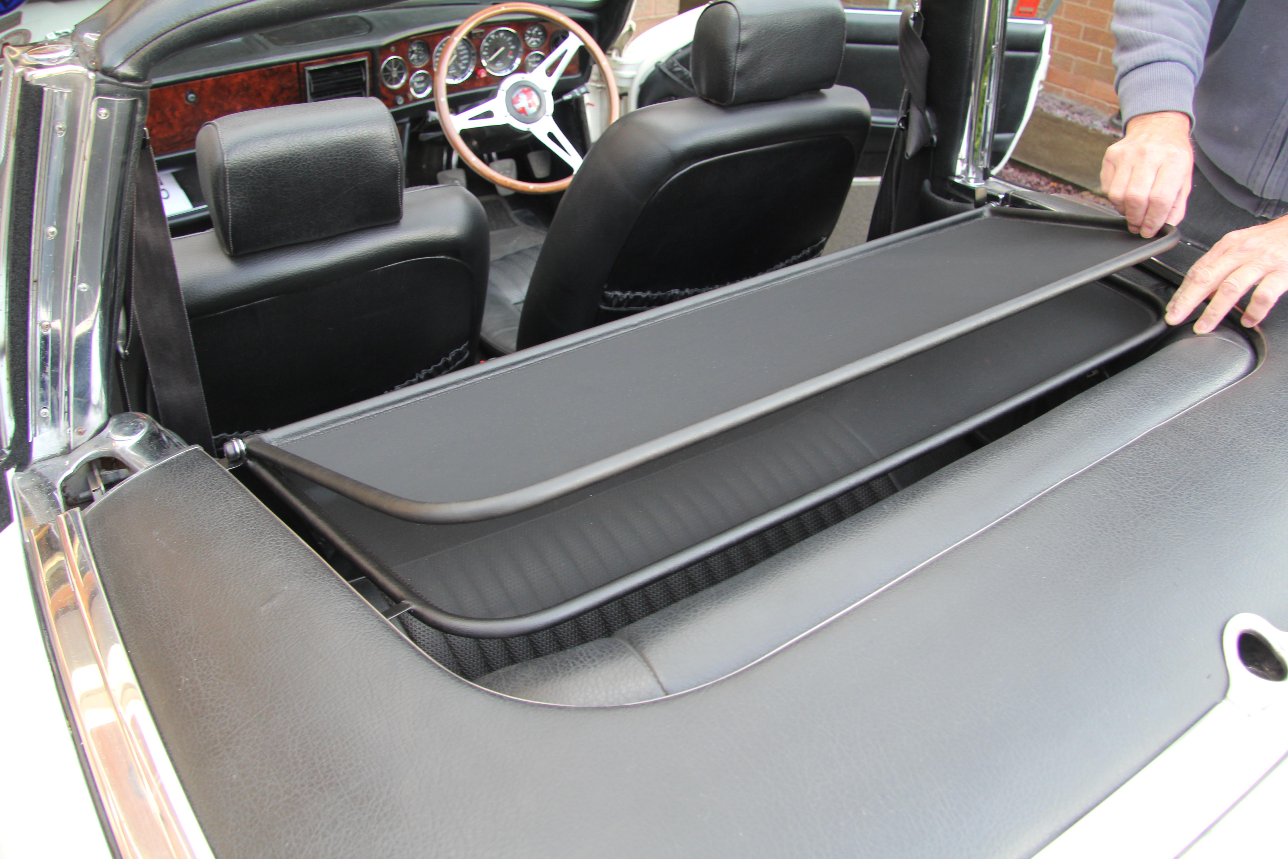 Airax wind deflector suitable for Triumph Stag 