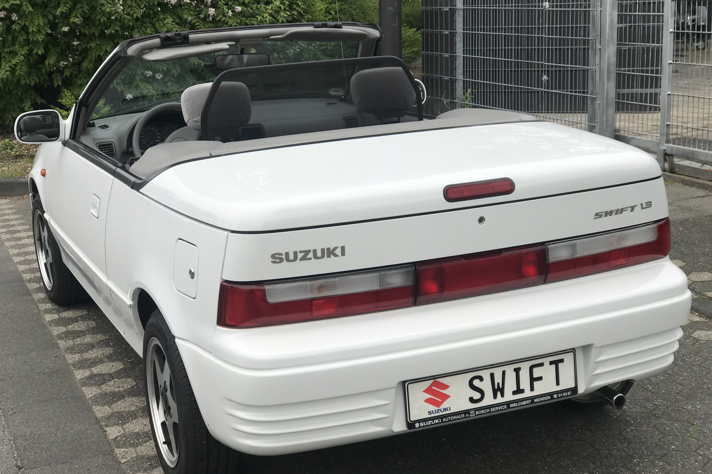 Windschotty nadaje się do Suzuki Swift / Geo Metro